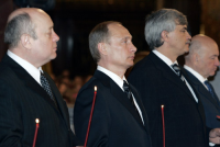 Владимир Путин принял участие в ночном Пасхальном богослужении в Храме Христа Спасителя
